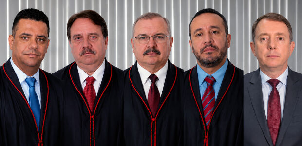 Magistrados investigados por corrup&ccedil;&atilde;o seguem afastados 