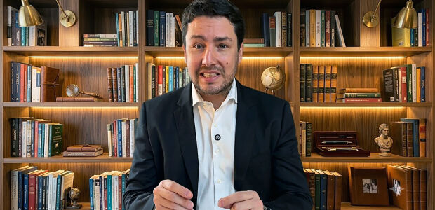 Justi&ccedil;a Eleitoral multa Catan por ataques em campanha ao governo