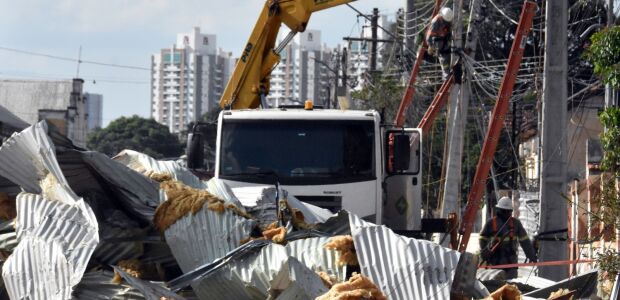 Prefeitura decreta emerg&ecirc;ncia ap&oacute;s estragos causados pela chuva na Capital