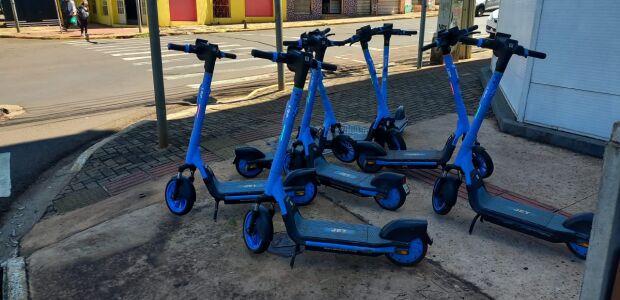 Prefeitura cria lei que pro&iacute;be estacionamento de patinetes em cal&ccedil;adas