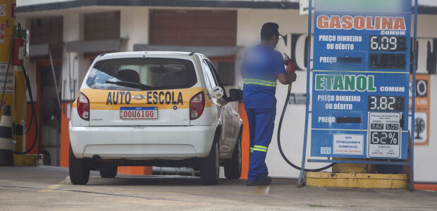 Revendas ampliam boicote ao consumidor e elevam pre&ccedil;o da gasolina