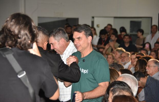 Fl&aacute;vio Bolsonaro n&atilde;o confirma Tereza Cristina, mas diz que &eacute; "sonho de consumo" ter ela como vice