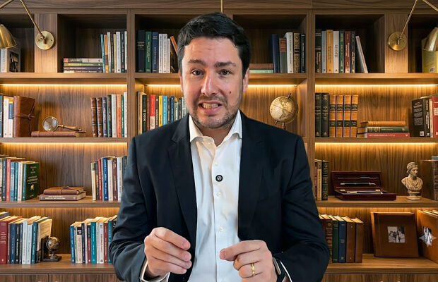 Justi&ccedil;a Eleitoral multa Catan por ataques em campanha ao governo