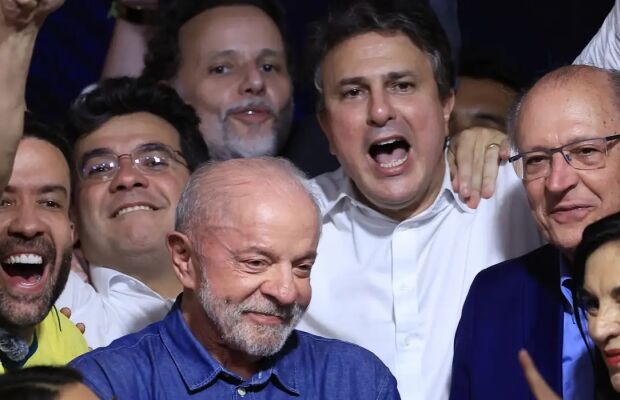 Reeleito, Lula diz que mudar&aacute; o jeito de governar e defende regulamenta&ccedil;&atilde;o das plataformas digitais