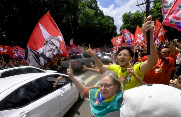 Apoiadores de Lula tomam o Centro de Campo Grande e apostam em virada