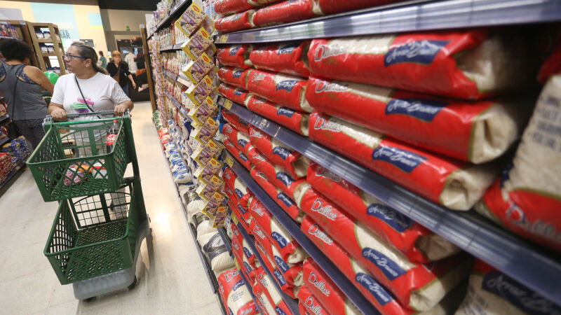  A dualidade revela gargalos de competitividade e logística.