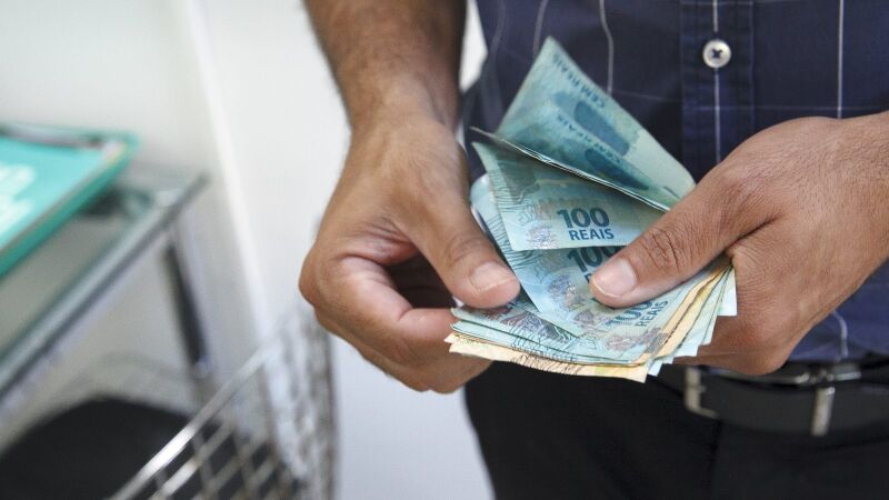 Salário Mínimo deverá subir para R$ 1.741 em 2027