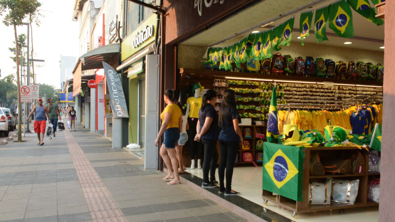 Endividamento do consumidor sul-mato-grossense também atingiu o nível mais alto da série histórica e já compromete mais da metade da população adulta