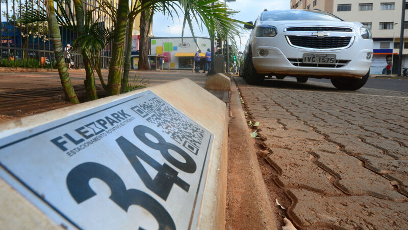 Serviço de estacionamento pago, o parquímetro, está suspenso desde 2022