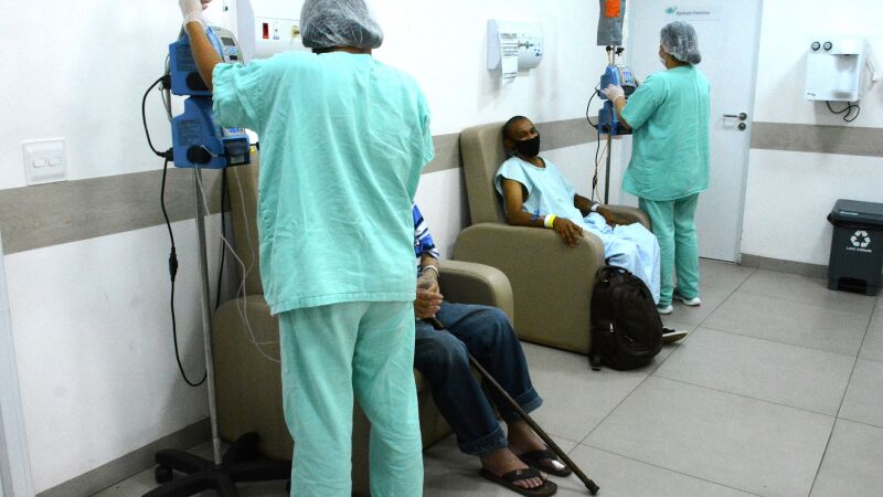  Emenda Constitucional n. 127, de 22 de dezembro de 2022 estabelece que a União preste assistência financeira complementar aos Estados, ao Distrito Federal e aos Municípios e às entidades filantrópicas