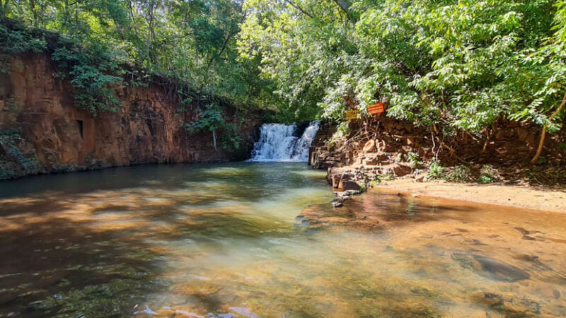 Morro do Ernesto tem trilha que passa por rios e cachoeiras