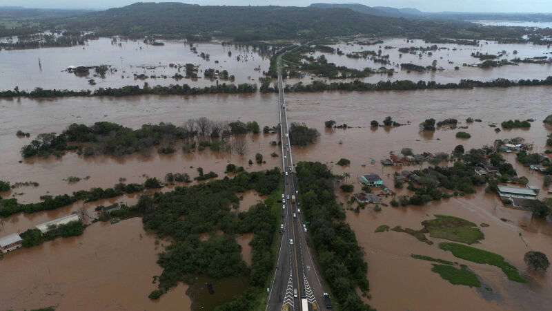 Entre os efeitos do El Niño estão o excesso de chuvas no sul do Brasil e a falta dela nas regiões central e norte