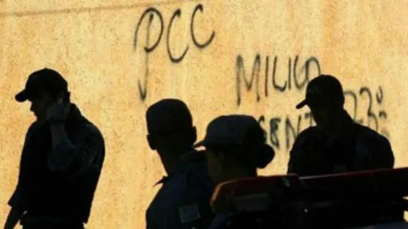 Os réus tiveram a prisão preventiva decretada e respondem pelos crimes de tráfico de drogas e por integrarem o 