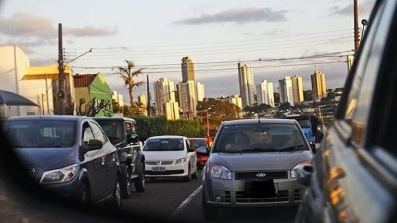 Proprietários de veículos placas finais 0 devem pagar licenciamento até o fim de outubro