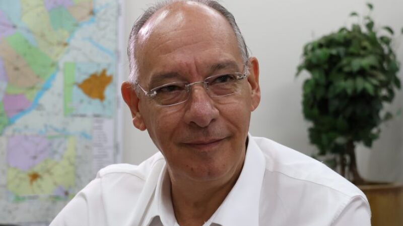 Hélio Peluffo, ex-secretário de Infraestrutura de Mato Grosso do Sul e ex-prefeito de Ponta Porã, permanece internado após apresentar um quadro de arritmia cardíaca.