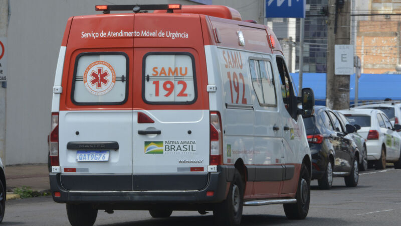 Homem foi atendido pelo SAMU após ter sido socorrido pelos Bombeiros