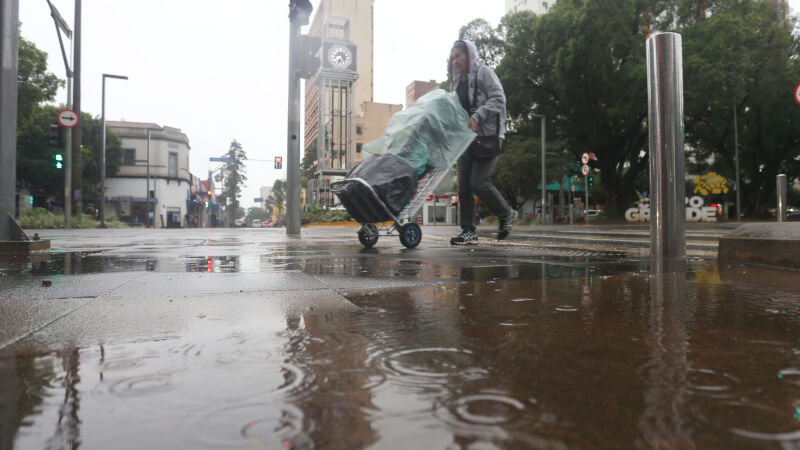 Com frente fria, chove em boa parte do estado