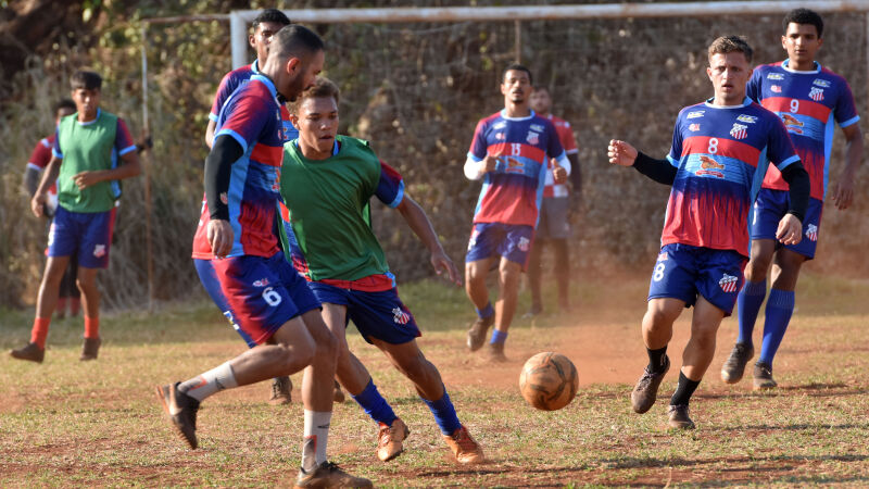 Jogadores do Comercial treinam para estreuia 