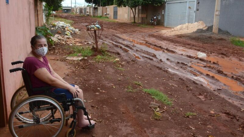 Apesar dos gasto milionários, é comum encontrar ruas da periferia de Campo Grande sem condições de tráfego em períodos de chuva