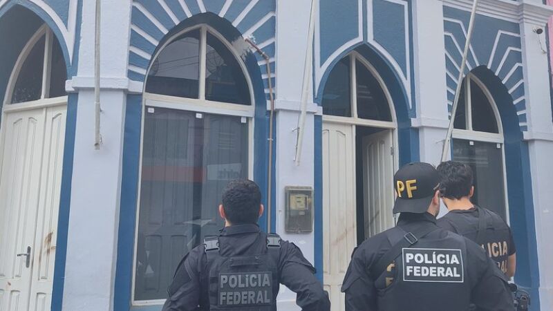 Policiais cumpriram mandado de busca e apreensão na Câmara Municipal do interior de Pernambuco