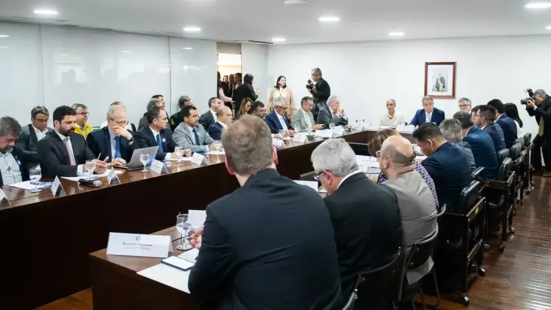 Governadores e integrantes da cúpula do governo federal se reuniram em Brasília nesta quinta-feira para definir destinação de recursos