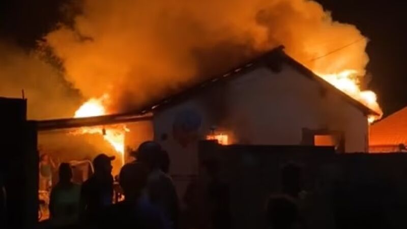 Familiares quebraram parede para tentar salvar criança de incêndio