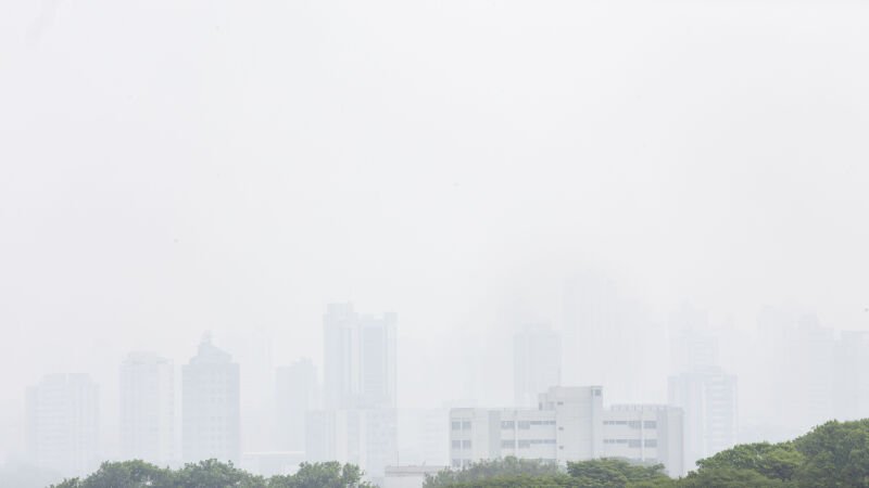 Campo Grande amanheceu totalmente encoberta por fumaça