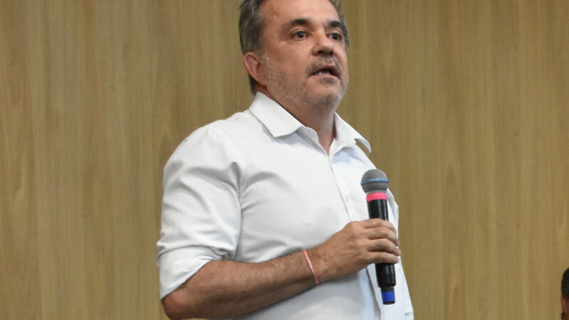 Vander Loubet (PT) durante encontro com prefeitos eleitos e reeleitos em Mato Grosso do Sul