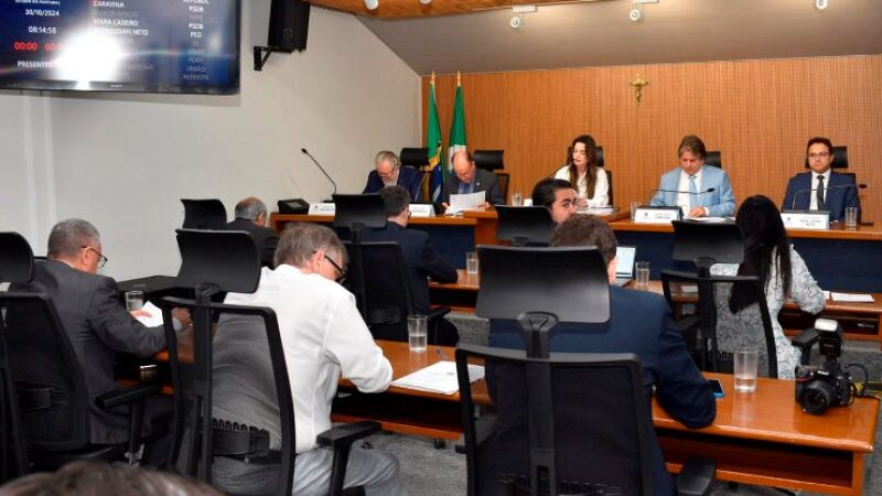 A reunião da CCJR acontece semanalmente no Plenarinho Deputado Nelito Câmara na Assembleia Legislativa 