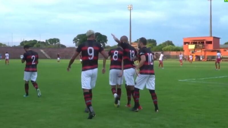 Jogadores do Águia negra comemoram gol de Wesley (8), que abriu o placar em Rio Brilhante 