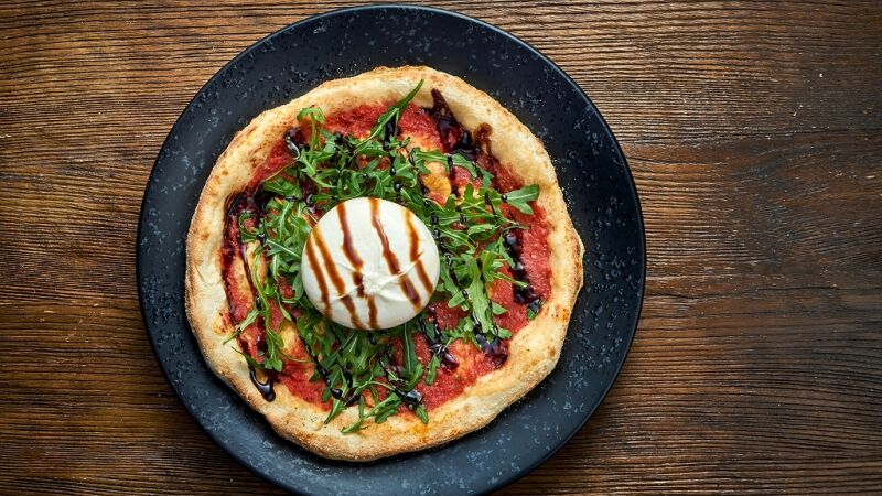 Gastronomia B+: Aprenda a fazer uma receita inspirada na pizza Marguerita, com burrata de búfala.