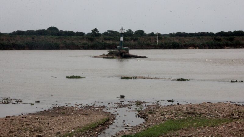 Farol Balduíno, que fica a 100 metros da margem do Rio Paraguai, pôde ser acessado a pé em período de seca