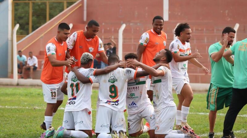 Naviraiense comemorou quatro gols no primeiro tempo e apenas controlou vantagem no segundo 