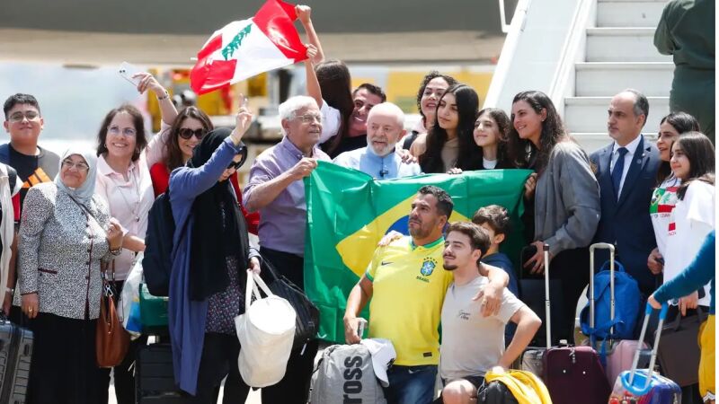 presidente disse que vai fazer todo o possível para trazer ao Brasil todos os brasileiros, ou libaneses que tenham parentes brasileiros