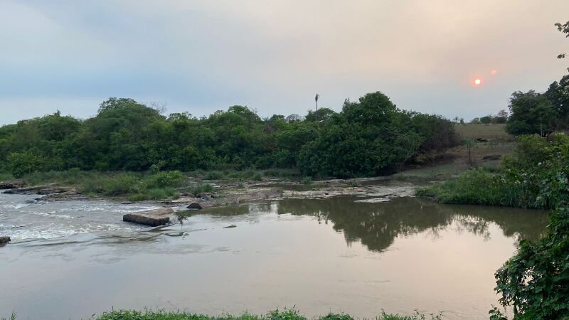 Rio Aquidauana, em Rochedo - Imagem de ilustração 