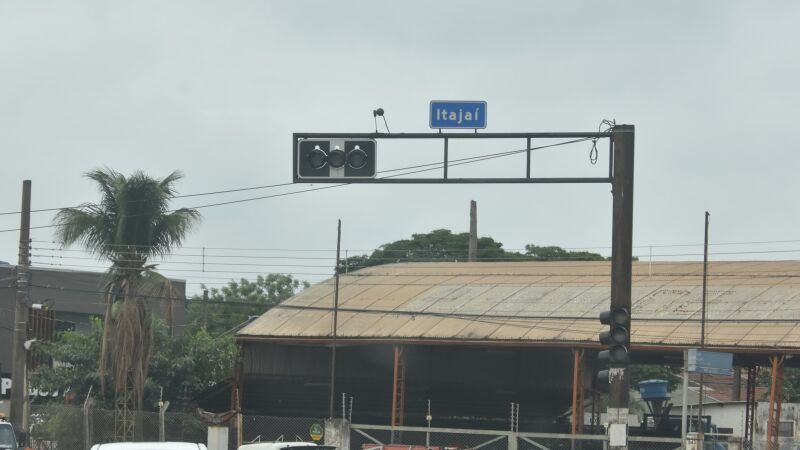 Alguns semáforos continuam desligados após temporal em Campo Grande