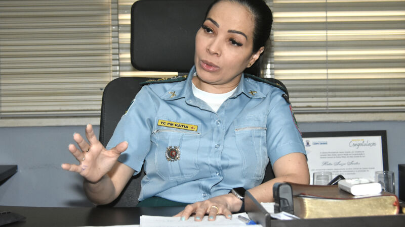 Comandante do 1º Batalhão da Polícia Militar no centro da Capital, Katia Santos durante entrevista