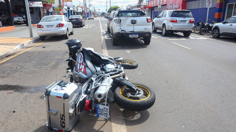 Motociclista que pilotava BMW na Bandeirantes morreu no hospital