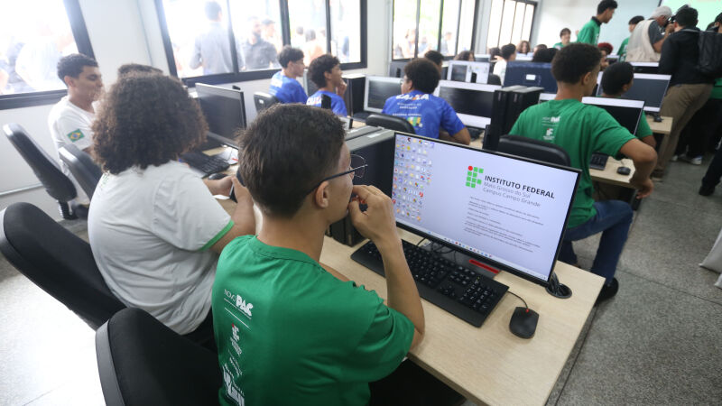 Alunos estudam na sede do IFMS, em Campo Grande 