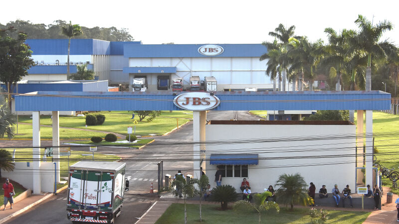 Frigoríficos JBS suspenderam as vendas ao grupo Carrefour