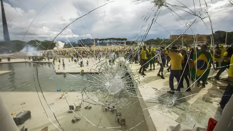 Vidros quebrados em atentado ao Palácio do Planalto em 8 de janeiro de 2023