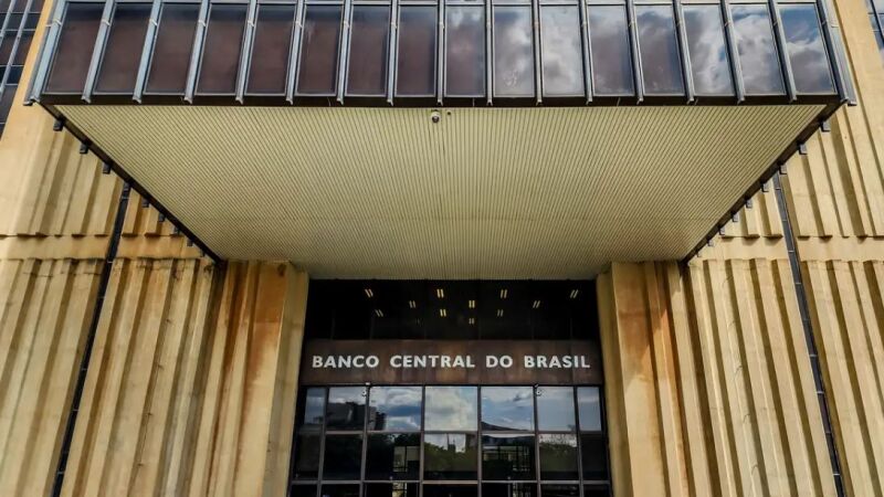 semanalmente, o Boletim Focus pelo Banco Central (BC) divulga projeção para os principais indicadores econômicos