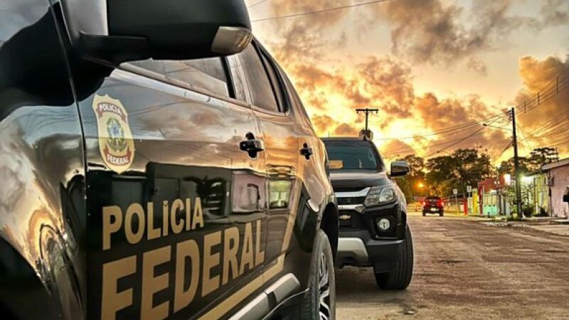 Agentes da Polícia Federal em operação 