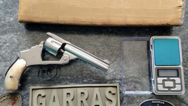 Garras apreende arma e droga no bairro Jardim Presidente em Campo Grande