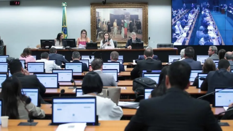 Comissão da CCJ durante sessão nesta quarta-feira