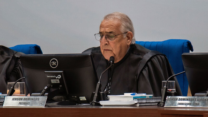 O presidente da Corte de Contas do Estado, conselheiro Jerson Domingos, durante sessão do Pleno