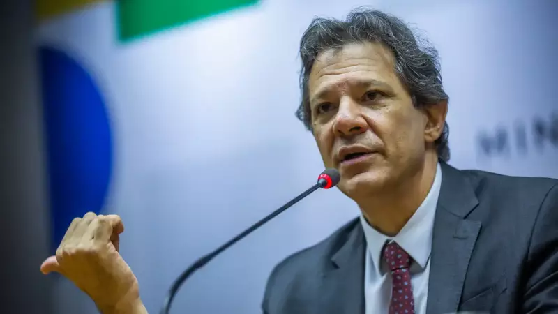 Pela proposta do ministro Fernando Haddad, contribuintes com renda de R$ 50 mil por mês terão de pagar uma alíquota mínima de Imposto de Renda