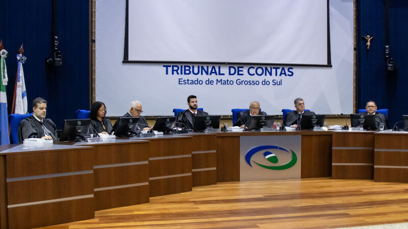 Sessão ordinária do Tribunal Pleno do TCE-MS realizada na manhã de ontem na Corte de Contas