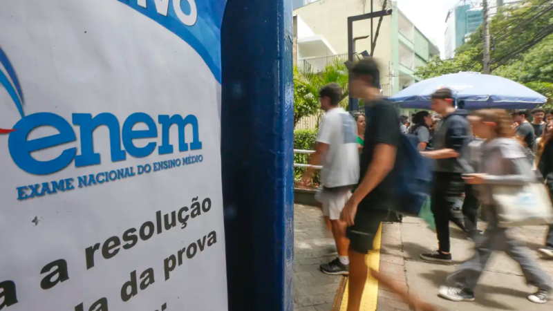 Estudantes durante o  2º domingo de provas do Enem