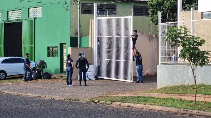 Choque isola transportadora após pacote explodir na mão de funcionário